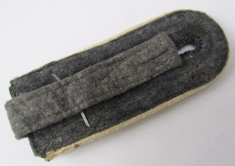 Neat - albeit regrettably single - IMO pre-war-period- (ie. 'M-36-pattern-', rounded styled-), neatly 'cyphered', WH (Heeres) NCO-type shoulderstrap, as was intended for usage by a: 'Feldwebel der Infanterie u. Mitglied eines Wehrkreis-Kommandos' 