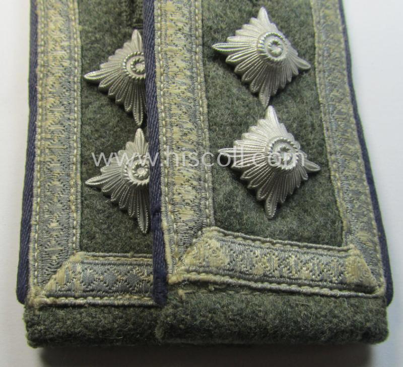 Pair of WH (Heeres) NCO-type shoulderstraps: 'Oberfeldwebel eines Sanitäts-Abteilungs'
