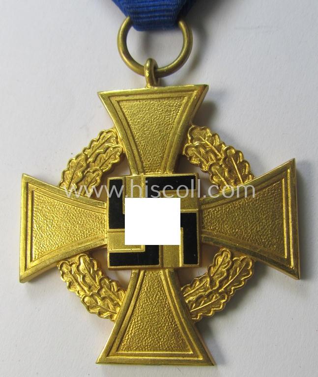 Attractive, 'Treuedienst Ehrenzeichen 1. Klasse' being a (typical) non-maker-marked example that came mounted onto its original ribbon (ie. 'Bandabschnitt') and that comes stored in its non-maker-marked etui as issued and/or found