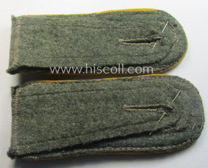 Truly used- and/or worn, pair of WH (Heeres) so-called: 'M40 o. M43'-pattern, NCO-type shoulderstraps: 'Feldwebel der Kav./Reiter- o. Aufklärungs-Trpn.'