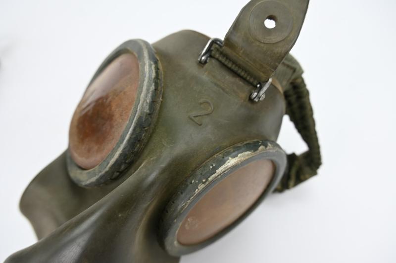 German WH M31 Camo Gasmask & Cannister