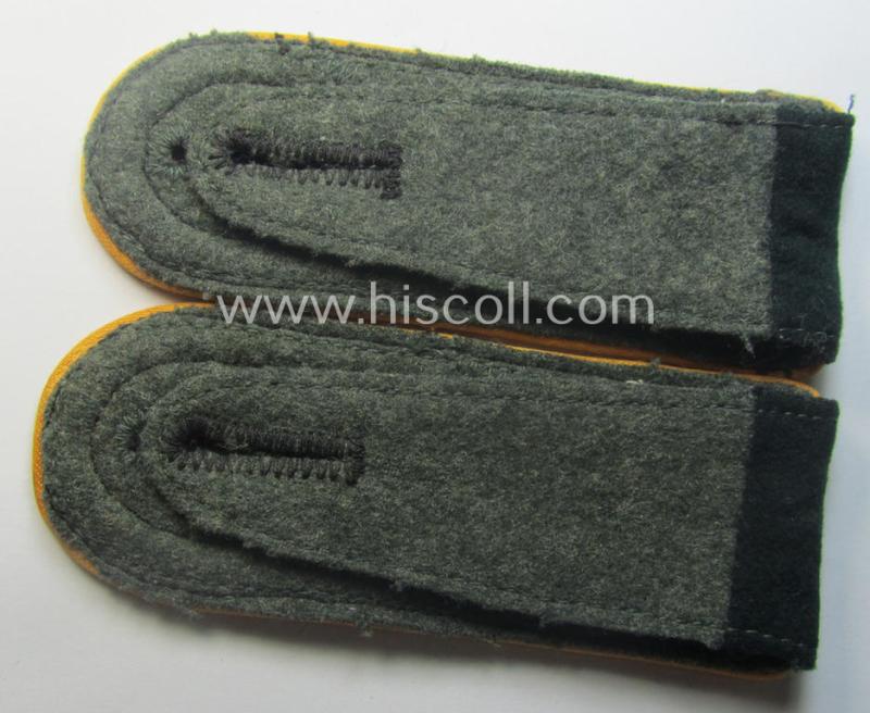 Pair of WH (Heeres) NCO-type shoulderstraps: 'Unteroffizier einer Kavallerie- o. Aufklärungs-Abtlgs.'