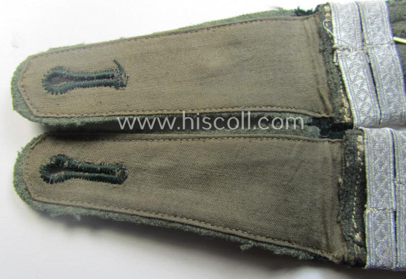 Fully matching - and actually scarcely seen! - pair of WH (Heeres) NCO-type (ie. 'M36- o. M40'-pattern) shoulderstraps as was intended for usage by a: 'Feldwebel u. Offiziers-Anwärter eines Pionier-Bataillons o. Rgts.'