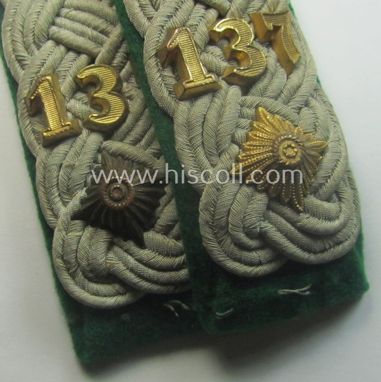 Pair of WH (Heeres) neatly 'cyphered', officers'-type shoulderboards as piped in the darker-green-coloured branchcolour: 'Oberstleutnant des Gebirgsjäger-Rgts. 137'
