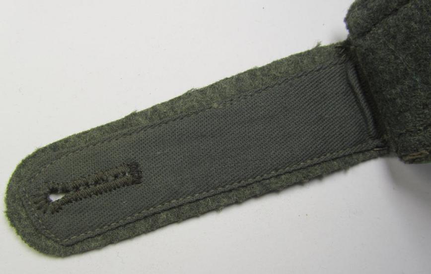 Single - but nevertheless scarcely found! - WH (Heeres) IMO mid-war period- (ie. 'M43'-pattern-) NCO-type shoulderstrap as was intended for usage by an: 'Unteroffizier der Panzer-Grenadier-Truppen'
