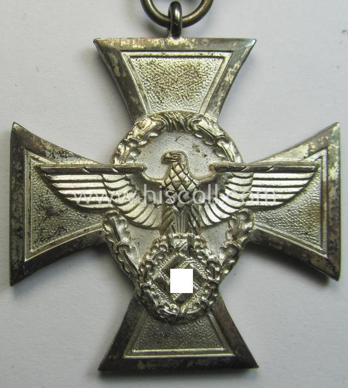 Attractive, silver-class 'Polizei-Dienstauszeichnung 2. Stufe' (or: police loyal-service medal second-class) that comes with its accompanying (and scarcely seen!) broad-shaped ribbon (ie. 'Bandabschnitt')