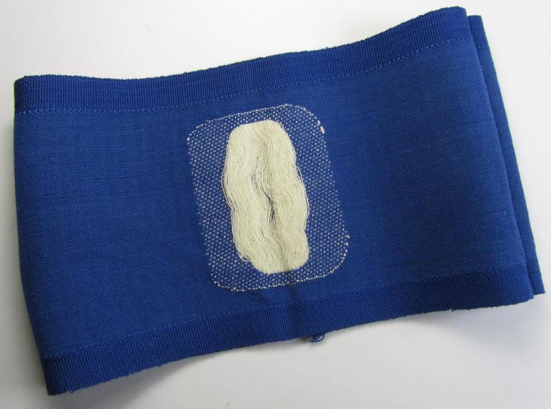 Linnen-based- and/or partly woven-style-, darker-blue-coloured armband (ie. 'Armbinde') depicting a capital 'O'-character, as was presumably intended for staff-members of the German RLB (ie. 'Reichsluftschutz-Bund')