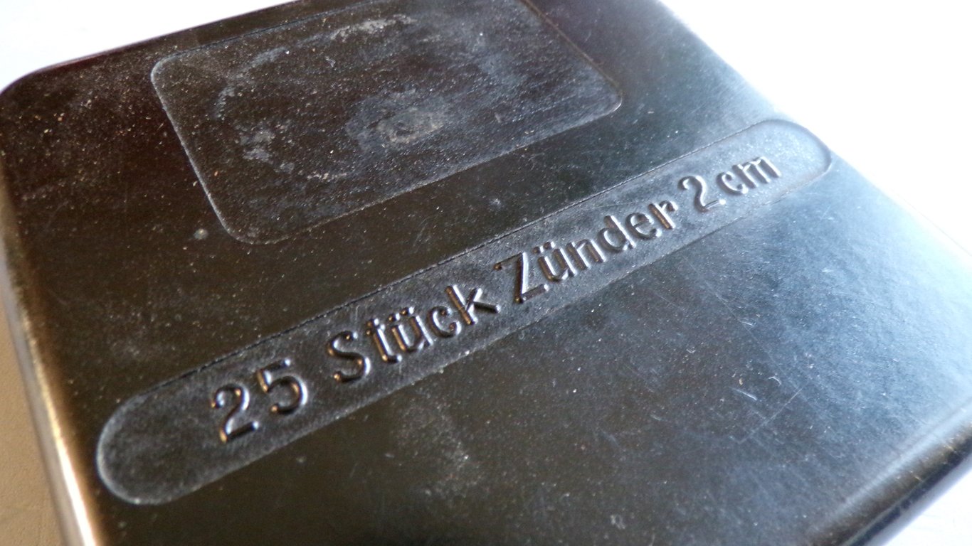 Behälter für 25 stuck Zunder 2CM