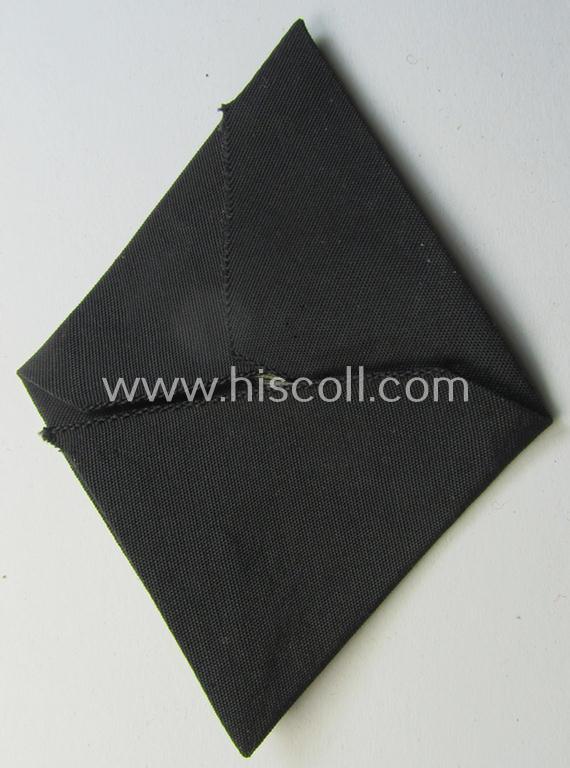 Superb - and rarely encountered! - Motor-HJ- (ie. 'Hitlerjugend') ie. N.S.K.K.- (or: 'National Socialistisches Kraftfahr Korps') so-called: 'Motor-HJ Raute des 2. Model' being a 'non-padded'- and 'virtually mint' example