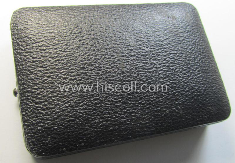 Attractive - and quite unusual! - WWI-period: 'Eisernes Kreuz II. Klasse' (or: iron cross second class) being a maker- (ie. 'HB'-) marked example that comes stored in its luxuriously-styled, black-coloured etui as issued and found