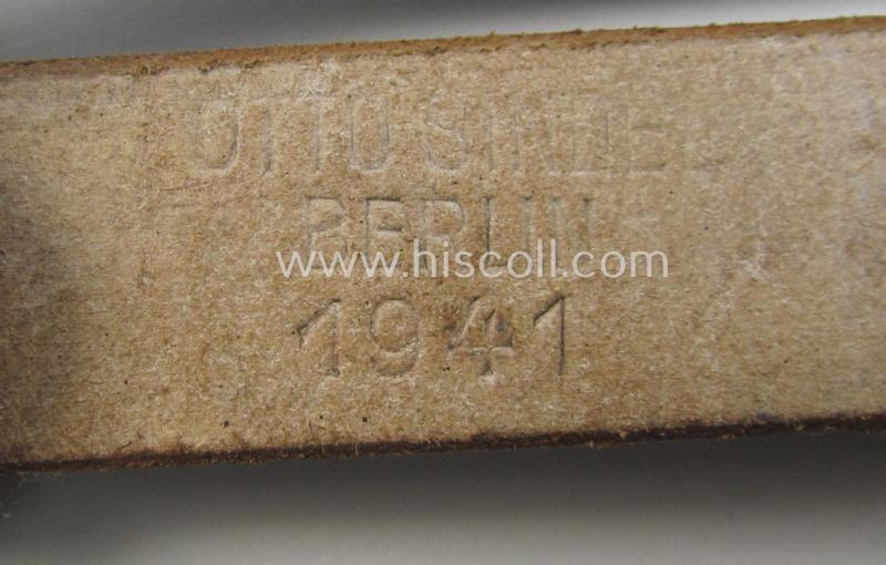 Attractive, early-war-period, generic-type 'standard-issue'-pattern, black-coloured- and/or leather-based WH carrying-strap (ie. 'Trageriemen') being a 'virtually mint' example that bears an impressed makers'-designation and/or date: '1941'