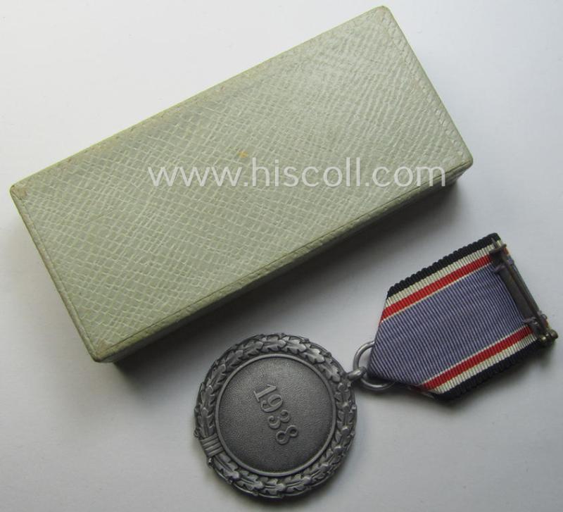 Light-weight (ie. typical aluminium-based) medal as was intended for air-raid wardens 2nd. class (or: 'Luftschutz-Ehrenzeichen 2. Stufe') that comes stored in its period, dove-grey-coloured etui
