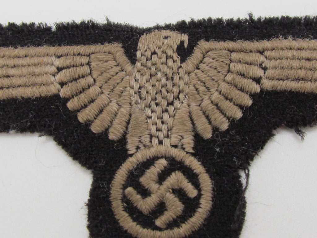Early Waffen-SS EM/NCO Machine-Embroidered Sleeve Eagle