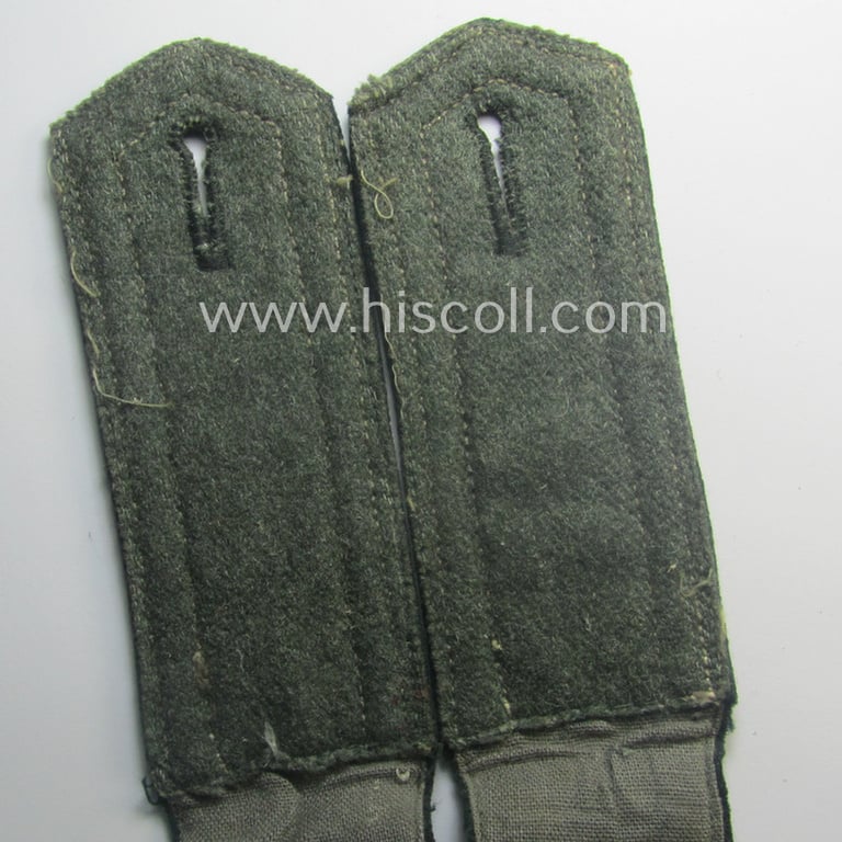 Minimally moth-damaged pair of WH (Heeres), neatly 'cyphered' ('M36'- ie. 'M40'-pattern and/or pointed-style) NCO-type shoulderstraps for an: 'Unterwachtmeister des Artillerie-Rgts. 30'