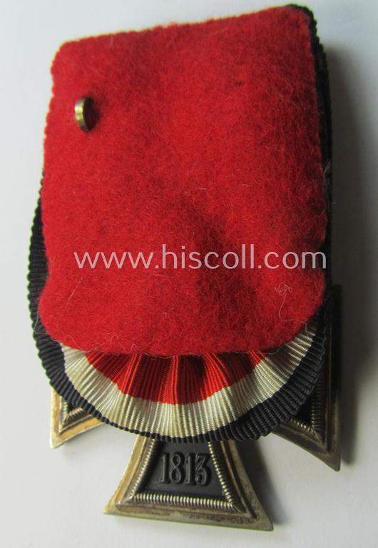 Attractive, Iron Cross 2nd class (or: 'Eisernes Kreuz 2. Klasse') being a nicely preserved example (of a - by me - unidentified maker ie. 'Hersteller') and that comes period-mounted as a so-called: 'Einzelspange'