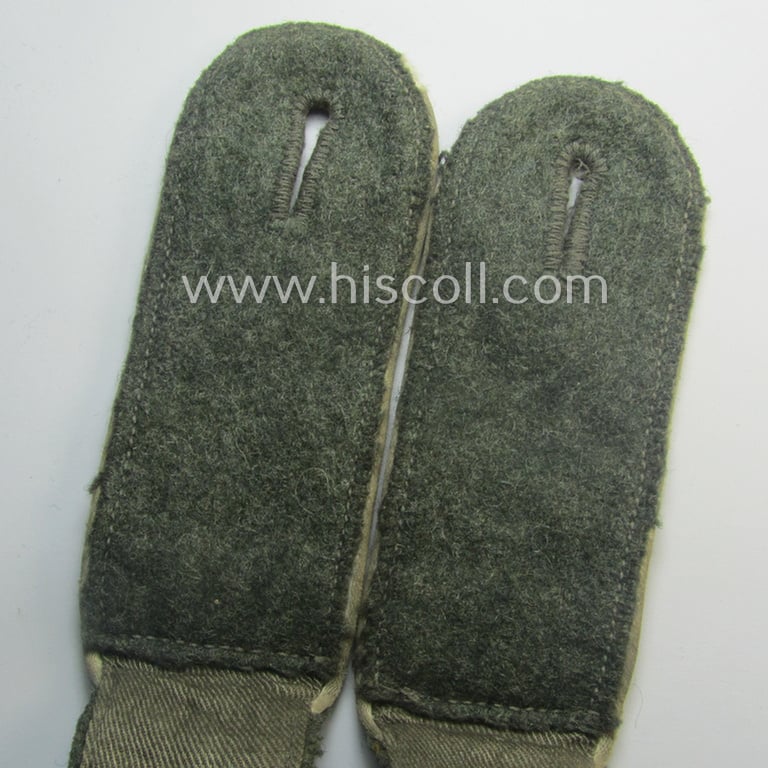 Moderately used pair of WH (Heeres), early- (ie. mid-) war-period- (ie. 'M41- o. M43'-) pattern EM-type shoulderstraps as piped in the white-coloured branchcolour as was intended for a: 'Soldat eines Infanterie-Rgts.'