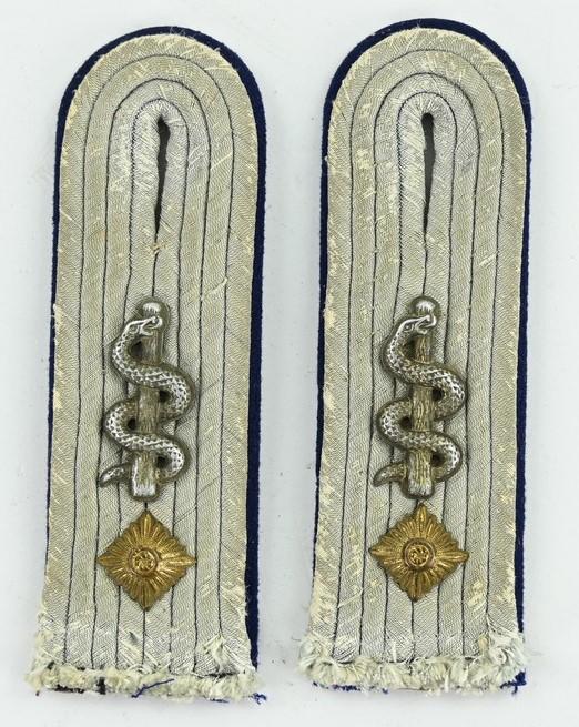 German WH Medical Shoulderboard Set