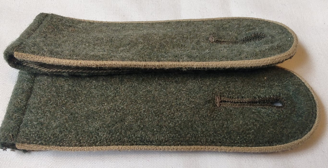 Pair of WH (Heeres) M40 or M41 pattern EM type slip on greatcoat shoulder straps