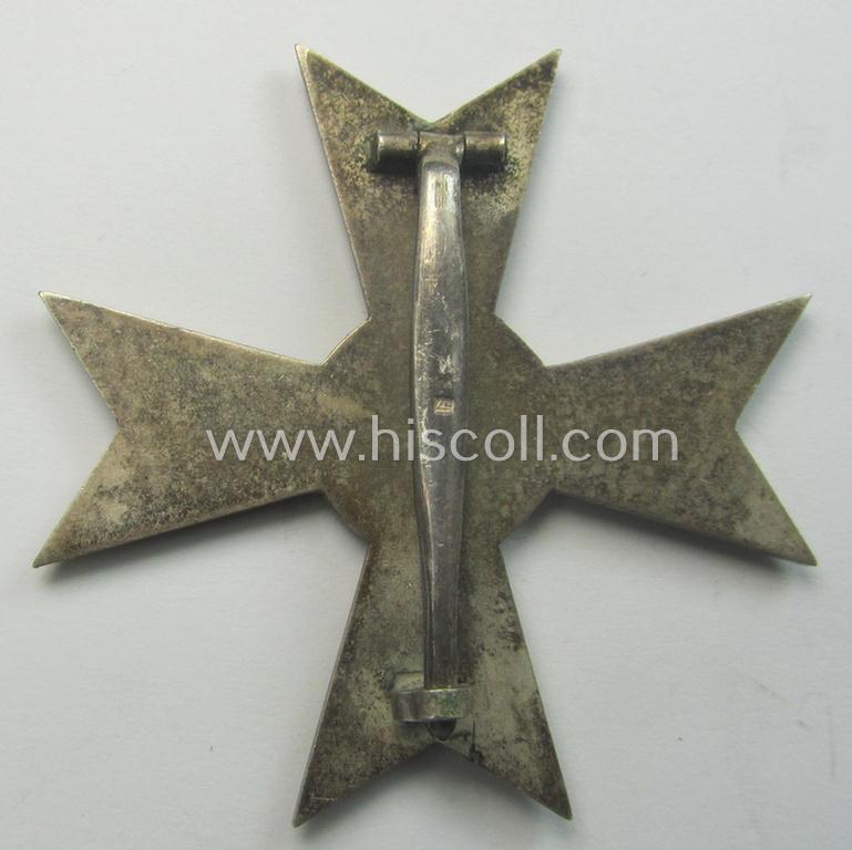 'Kriegsverdienstkreuz 1. Kl. ohne Schwn.' being a clearly maker- (ie. '4'-) marked and/or: 'Buntmetall'-based specimen by: 'Steinhauer & Lück'