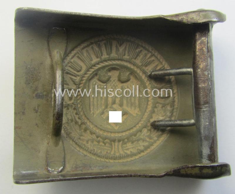 Early- (ie. mid-) war-period, WH (Heeres) (tropical?) field-grey-coloured- and/or steel-based belt-buckle being a non-maker-marked example that comes in a moderately worn- (ie. fully untouched-), condition