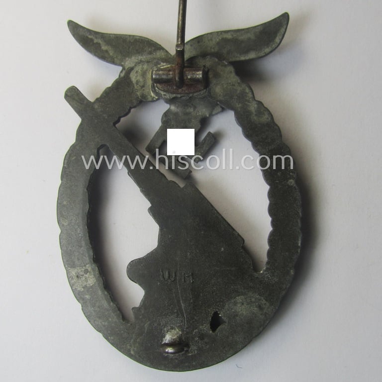 Later-war period- and/or: zinc- (ie. 'Feinzink'-) based- example of a maker- (ie. 'WH'-) marked, WH (Luftwaffe) 'Flakkampfabzeichen' (or: airforce anti-aircraft badge), as was produced by the desirable: 'Wilhelm Hobacher'-company