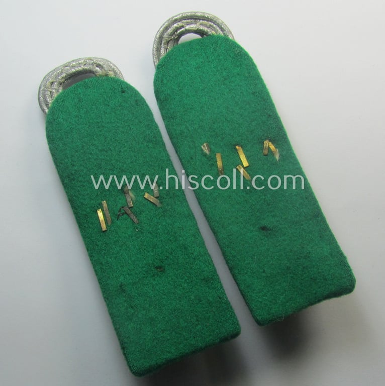 Pair of WH (Heeres) neatly 'cyphered', officers'-type shoulderboards as piped in the darker-green-coloured branchcolour as was intended for usage by an: 'Oberstleutnant des Gebirgsjäger Rgts. 137'