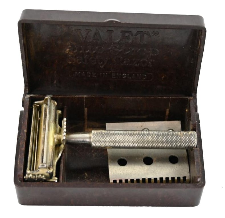 British WW2 Safety Razor Set
