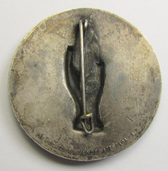 Commemorative - 'Buntmetall'-based-, N.S.D.A.P.-related 'tinnie', being a maker- (ie. 'Wächtler u. Lange'-) marked example depicting an oath-taking hand above a swastika surrounded by the text: 'Treueschwur 25-2-1934 - Bayr. Ostmark'