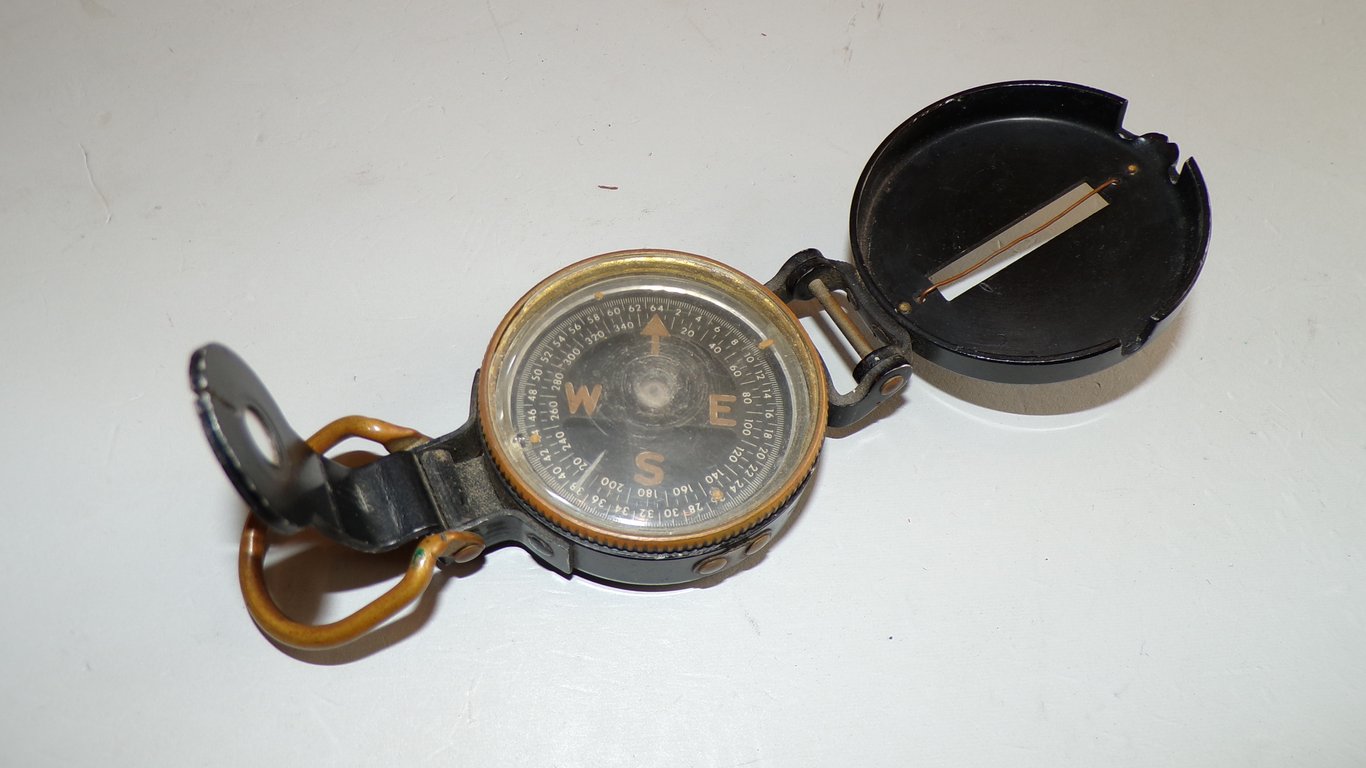 1944 US Corps of Engineers Lensatic compass