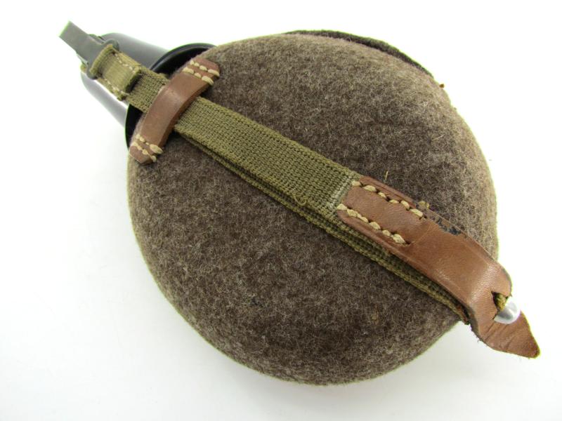 Wehrmacht M31 Canteen with Webbing strap by MN 1942