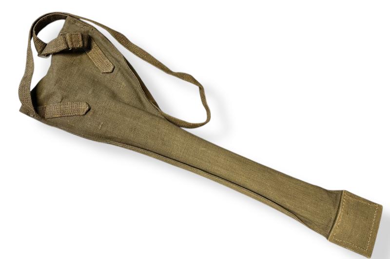 Gas warning flags in carrying bag -1939-