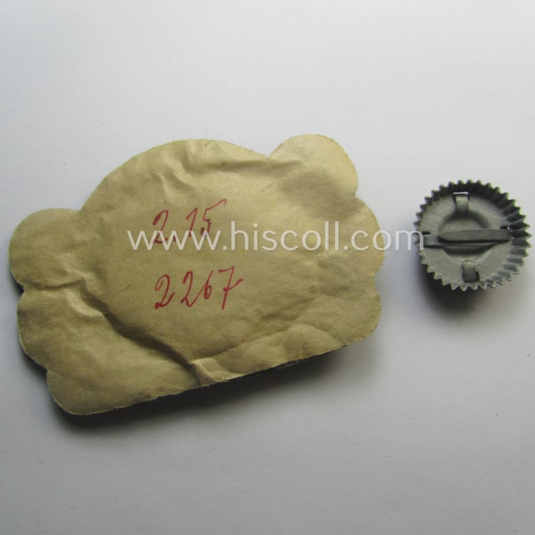 Superb - and detailed! - WH (Heeres) officers'-pattern, visor-cap eagle/cocarde-set (ie. 'Effektensatz für Schirmmütze') being both hand-embroidered examples that come mounted onto a typical darker-green-coloured- and/or woolen-based background