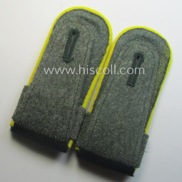 Pair of WH (Heeres) 'M40'-pattern, EM-type shoulderstraps that came with its accompanying 'Überschube'-pair: 'Soldat des Infanterie-Divisions-Nachrichten-Abtlgs. 34'