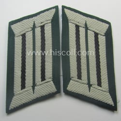 Pair of WH (Heeres) later-war-pattern, officers'-type collar-tabs (ie....