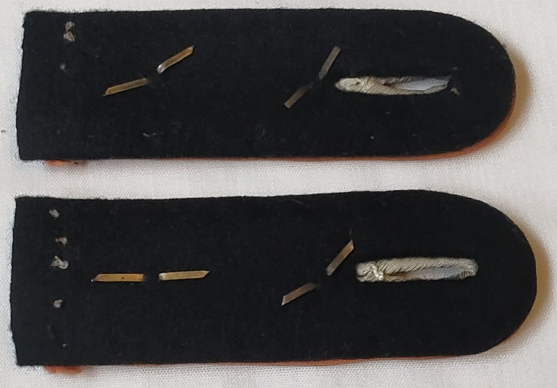 Schulterstücke für Führer der Waffen-SS Konzentrationslager - SS-Hauptsturmführer