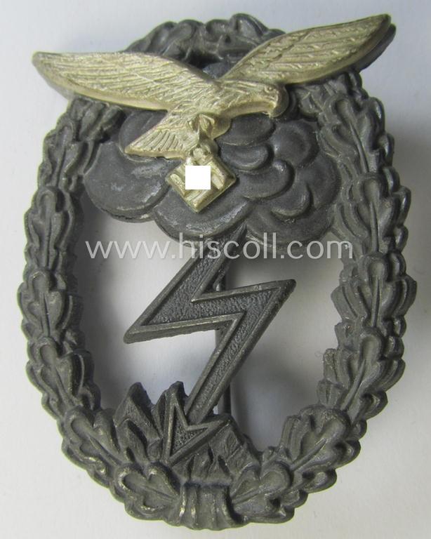 Attractive, mid- (ie. later-) war-period, zinc- (ie. 'Feinzink'-) based version of a WH (Luftwaffe) 'Erdkampfabzeichen' as was produced by the: 'J.E. Hammer u. Söhne'-company and that comes in a hardly used- nor worn, condition