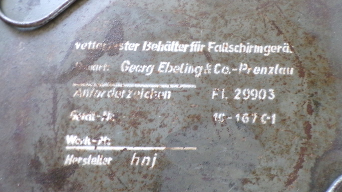 Wetterfester Behälter für Fallschirmgerät