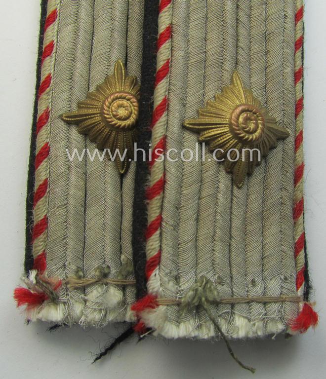 Pair of Waffen-SS, officers'-type shoulderboards 'Obersturmführer' ie.: 'Waffen-SS Fachführer'