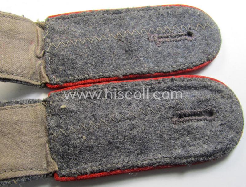 Attractive - and fully matching! - pair of WH (Luftwaffe), enlisted-mens'-type shoulderstraps as was intended for - and clearly used by! - a: 'Soldat eines Flakartillerie-Regiments o. Abteilungs'