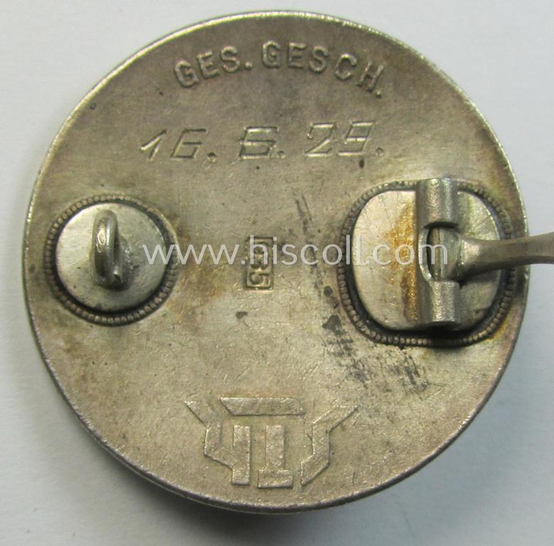 Superb, enamelled lapel-pin: 'Der Stahlhelm' - Bund der Frontsoldaten (Sta) - Eintrittsabzeichen 1929' being a nicely engraved (ie. '16-6-29'-) example that comes in an overall very nice- (and/or fully undamaged!), condition