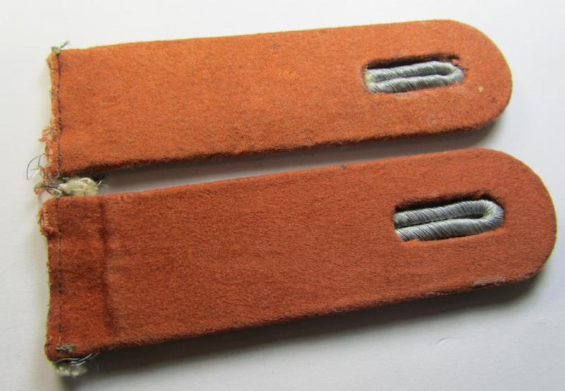 Attractive - and fully matching! - pair of WH (Luftwaffe) officers'-type shoulderboards as was specifically intended for usage by a: 'Leutnant u. Mitglied der LW-Nachrichten-Truppen'