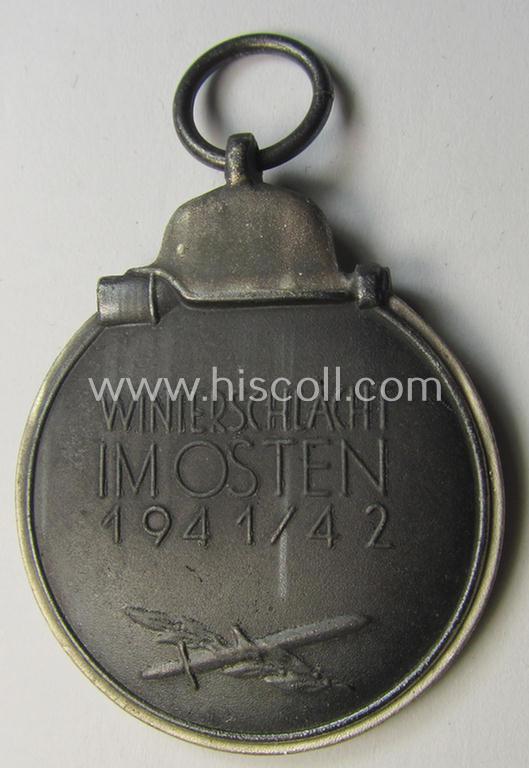Attractive medal-set: 'Winterschlacht im Osten 1941-42' being a maker- (ie. '127'-) marked- (and/or 'Feinzink'-based) specimen by the maker: 'Moritz Hausch A.G.' and that comes together with its (non-confectioned) ribbon (ie. 'Bandabschnitt...