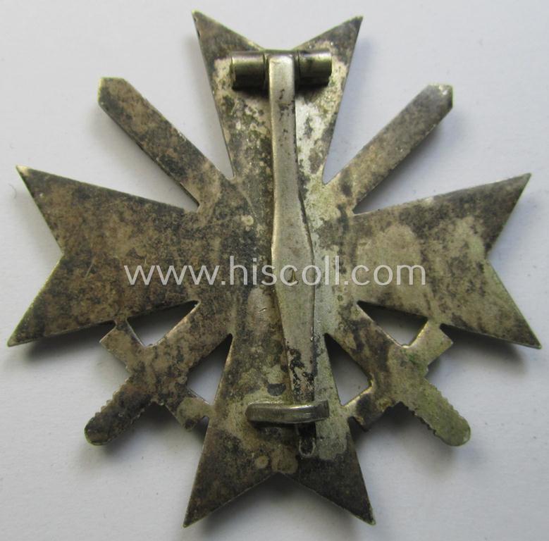 Attractive - and just moderately used- and worn! - 'Kriegsverdienstkreuz 1. Klasse mit Schwertern' being a clearly maker- (ie. '1'-) marked- and/or typical 'Buntmetall'-based specimen as was produced by the: 'Deschler u. Sohn'-company