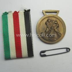 Golden-bronze-coloured (and 'Buntmetall'-based!) example of a: 'Deutsch-Italienische Feldzugsmedaille'...