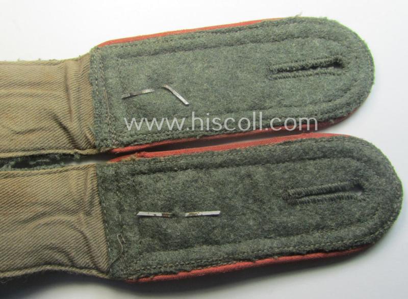Pair of WH (Heeres) 'M41 o. M43'-pattern, NCO-type shoulderstraps as piped in the bright-pink-coloured branchcolour as was intended for a: 'Feldwebel einer Panzerjäger-Abtgs.'