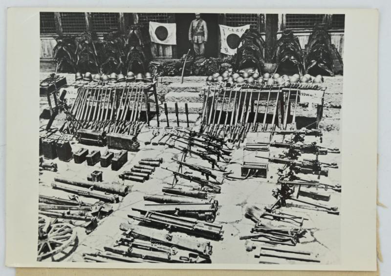 US WW2 Press Photo 'Captured Japanese Weapons'