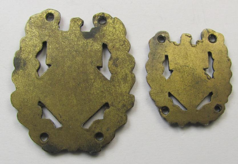 Small grouping comprising of two, bright golden-bronze-toned so-called: 'Kleine Auszeichnungen für Schiessleistung in Gold ohne Jahrensspange des Deutscher Schützenverbandes' (ie. 'DSV')