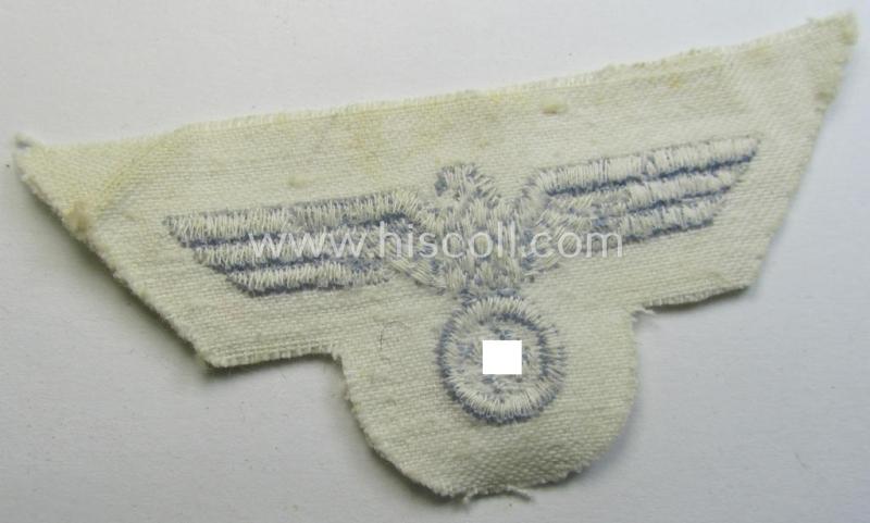 'Variant'-pattern, WH (Kriegsmarine) related side-cap-eagle (ie. 'Schiffchenadler für Mannschaften u. Uffz. der Kriegsmarine') being a neatly machine-embroidered example onto a white-coloured background