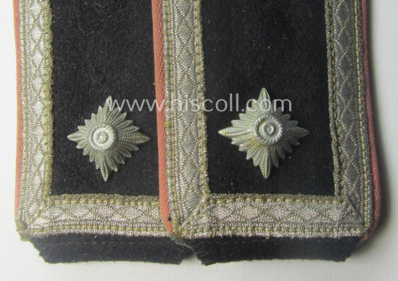 Very desirable pair of Waffen-SS (ie. 'SS-Panzer') NCO-type shoulderstraps (as was amongst others used on the black-coloured 'wrap-around'-tunics) as was intended for usage by an: 'Oberscharführer der SS-Panzer-Trpn.'