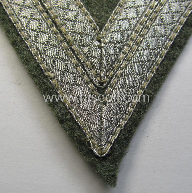 Attractive, WH (Heeres) 'Armwinkel' (or: arm-chevron) as executed on typical field-grey-coloured wool as was specifically intended for usage by a soldier with the rank of: 'Obergefreiter'